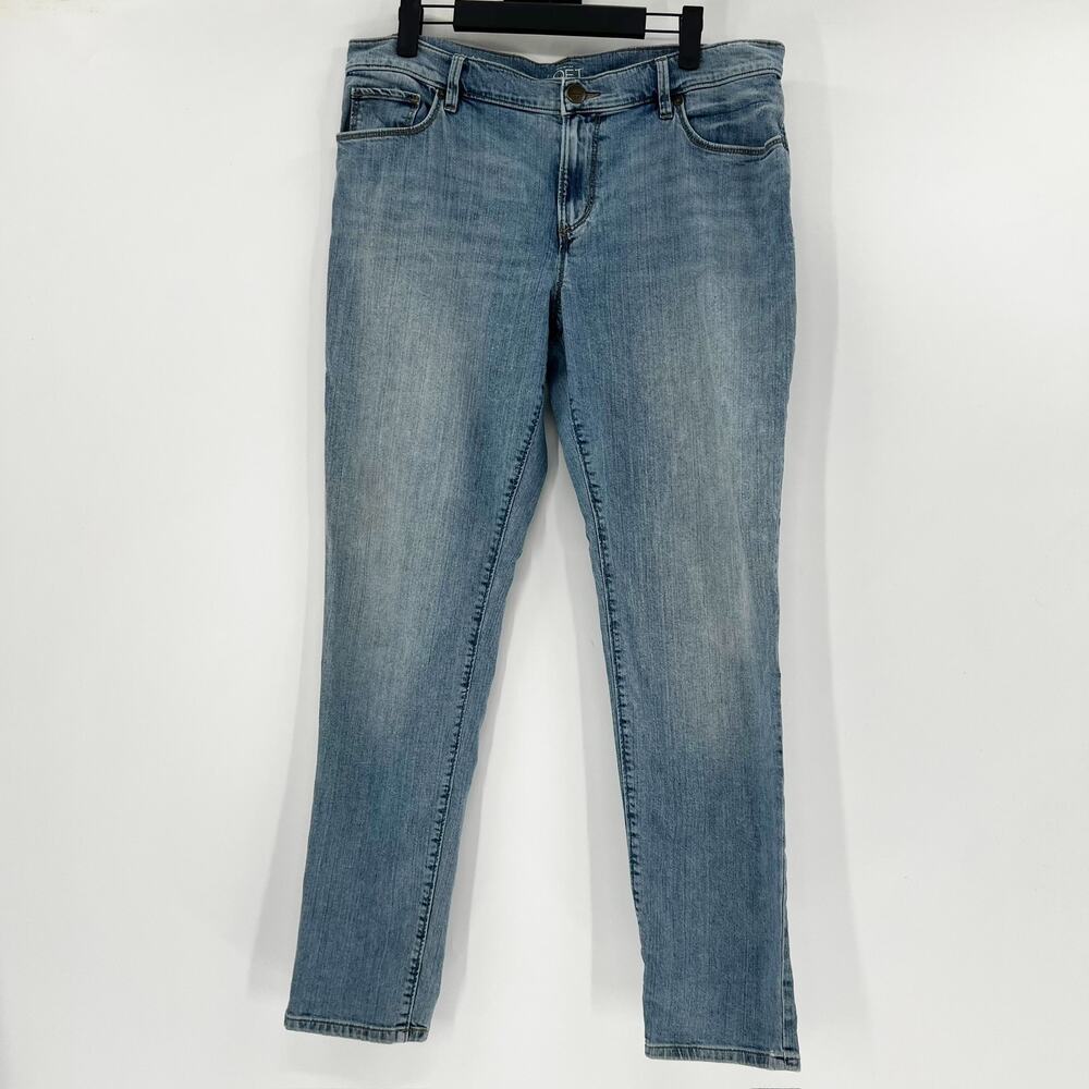 Ann‎ Taylor Relaxed Skinny Blue Faded Denim Jeans 30